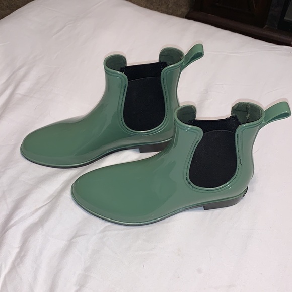 Short Green Rain Boots - Picture 1 of 6